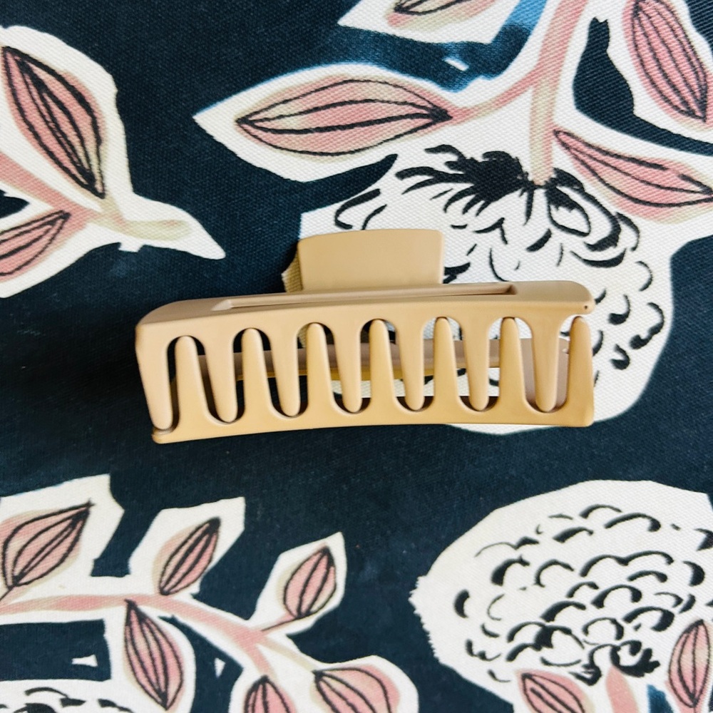 Nude Colored Rectangle Claw Clip Set of Three - Picture 7 of 11